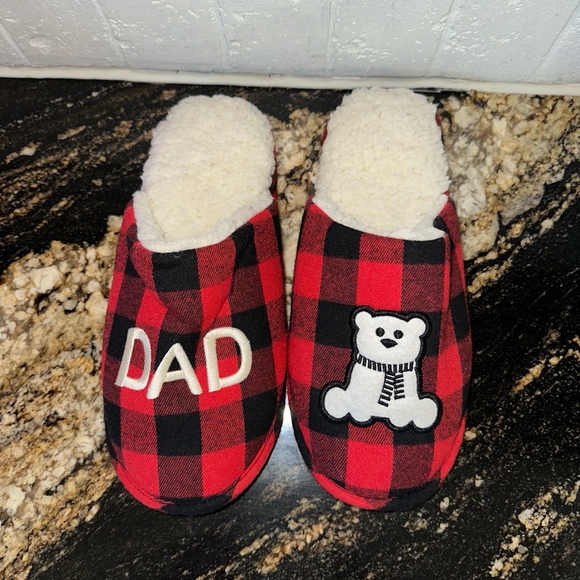 Dad Bear Women's Buffalo Check Christmas Slippers 9-10 Medium NWOT New - Picture 2 of 7